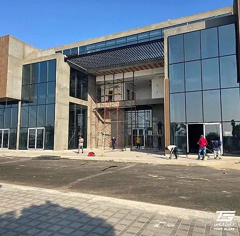 الواجهات الزجاجية — من مشاريع تاون قلاس (51)
