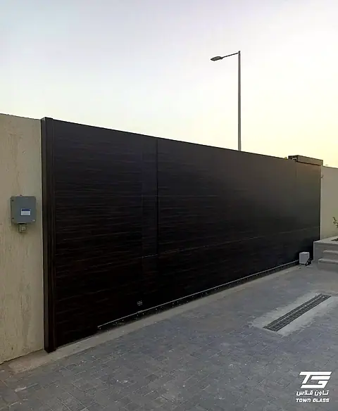 أبواب كراج ألمنيوم كلادينج — من مشاريع تاون قلاس (3)